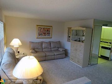 2nd image of 3501 Bimini Ln APT J2
