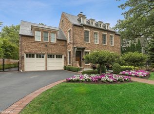 725 Walden Rd, Winnetka, IL 60093