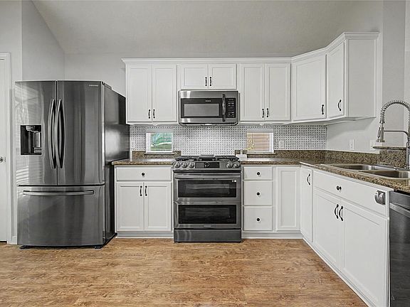 5th image of 111 Enfield Ct