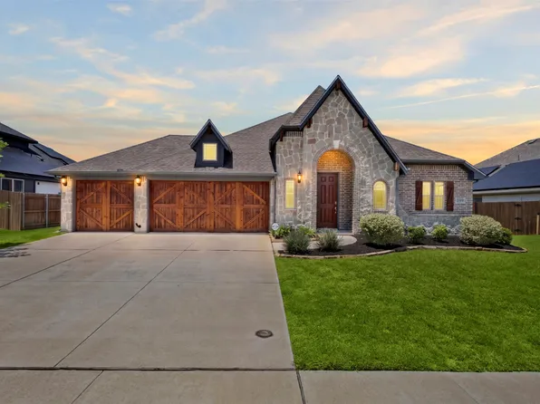 199 Mockingbird Dr, Waxahachie, TX 75165