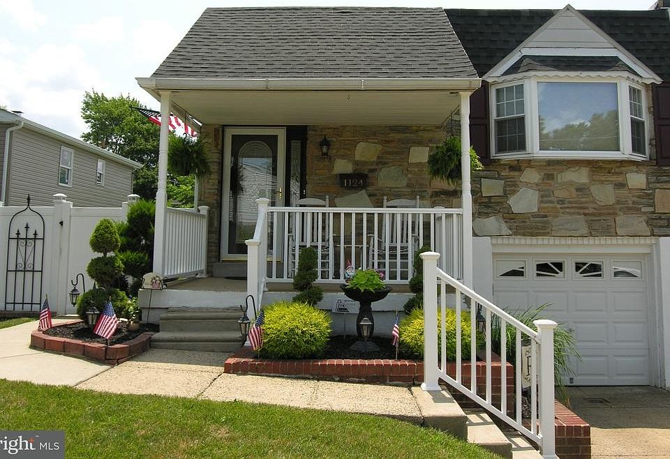 1st image of 1124 Napier St