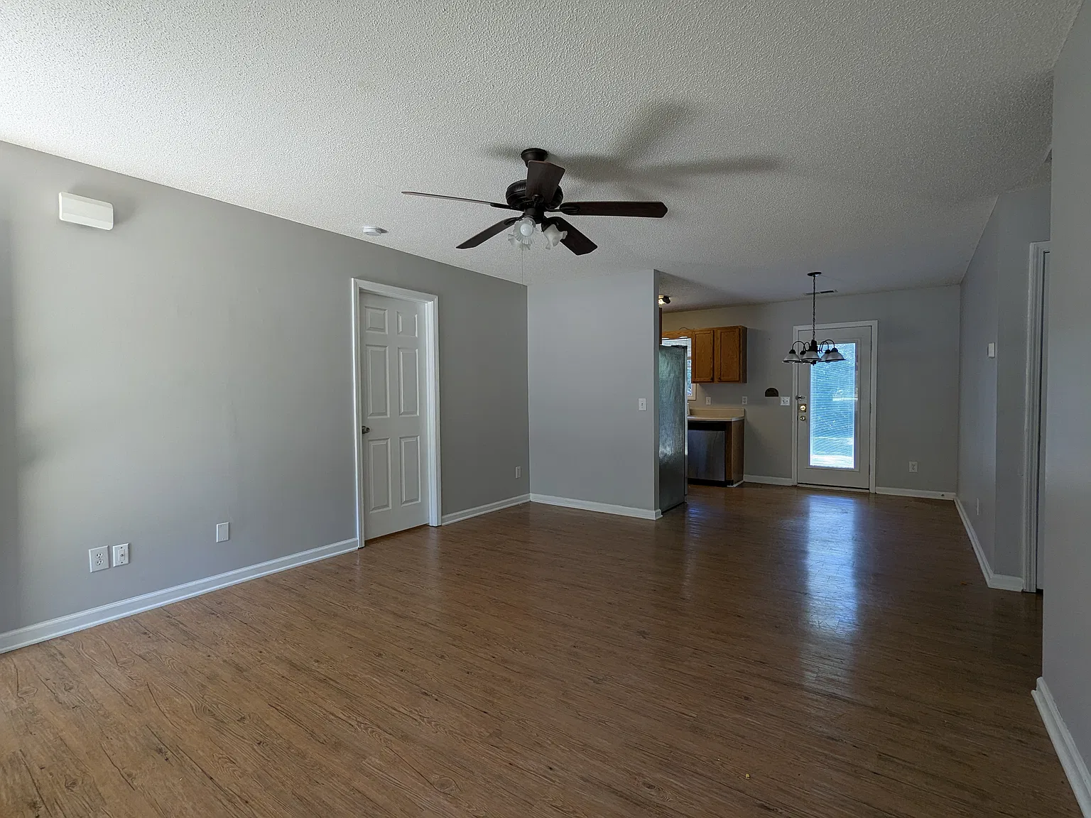 3 bed, 2.0 bath, $995 — Photo 3