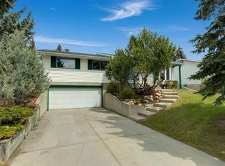 119 S Dalhurst Way NW, Calgary, AB T3A 1P1