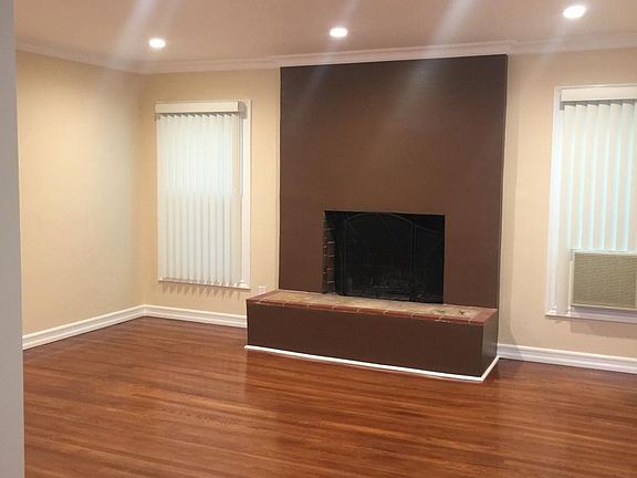 4th image of 12602 Oxnard St