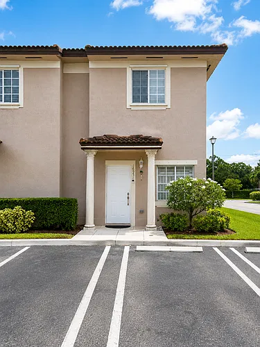 16951 SW 137th Ct Photo 1