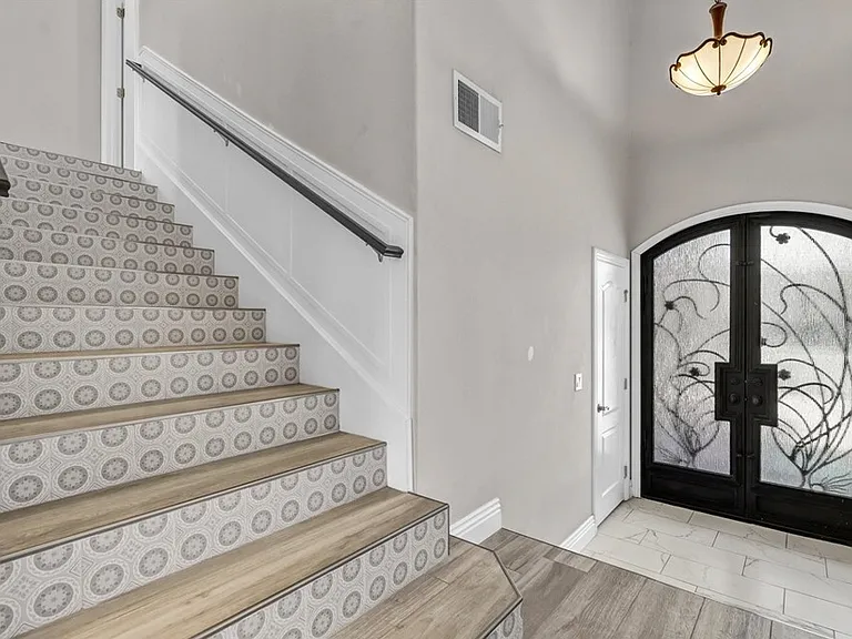 171 S Bayberry Ct — Photo 3