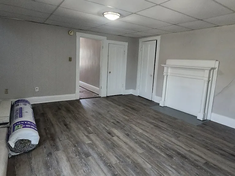 6 S Maple St #C — Photo 11