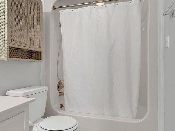 3rd image of 503 Carrsbrook Rd SE