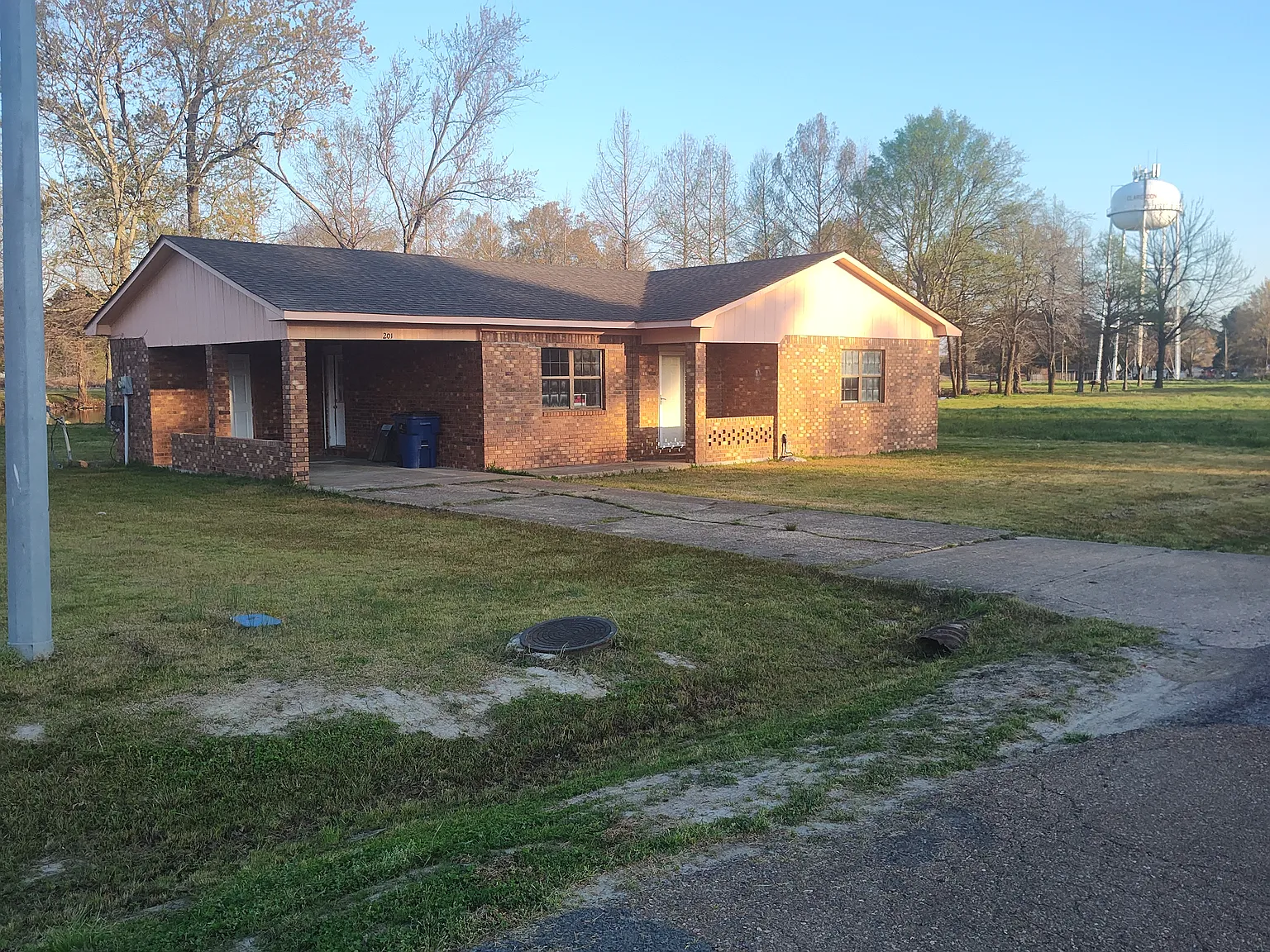 3 bed, 1180 sqft, $1,000 — Photo 2