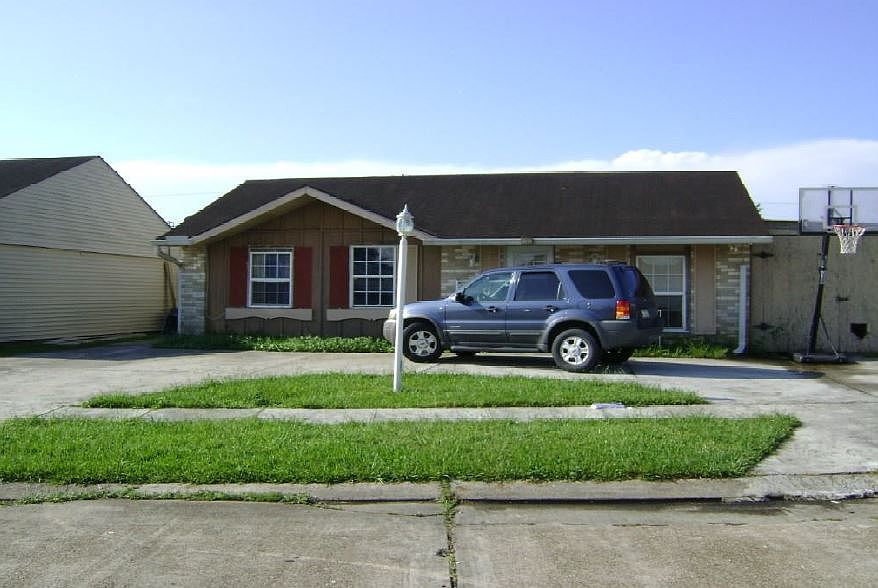 1st image of 121 Marie Dr