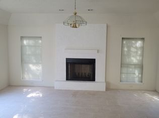17915 Summer Knoll Dr, San Antonio, TX 78258