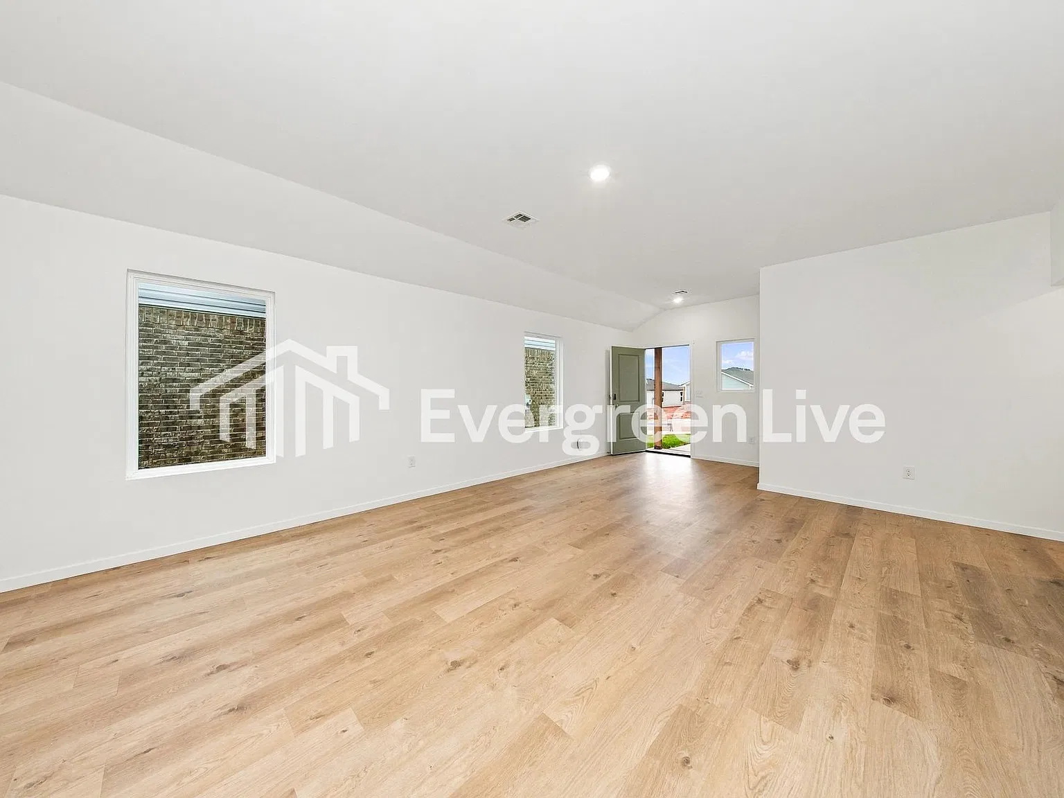 3 bed, 2.0 bath, 1373 sqft, $1,660 — Photo 4