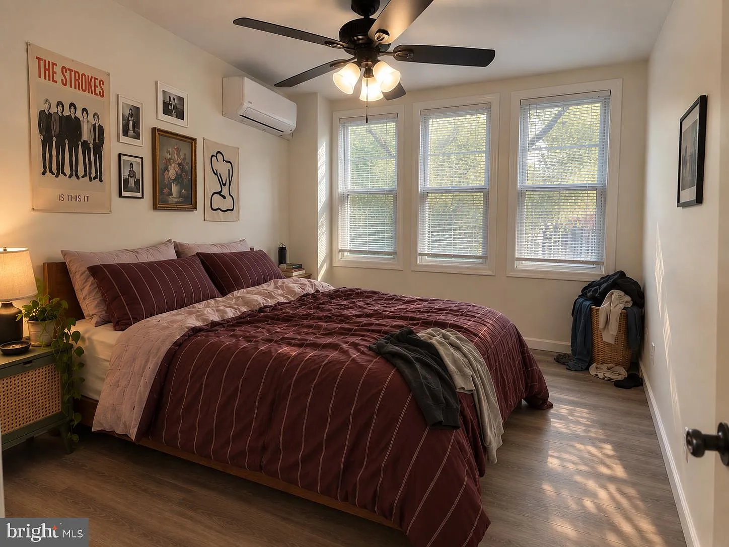 3 bed, 2.0 bath, 1200 sqft, $2,400 — Photo 2