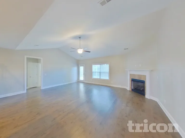 5105 Cloverhill Dr — Photo 4
