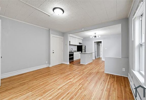 3rd image of 1712 Fremont Ave N