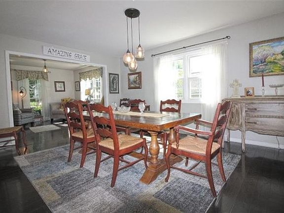 2nd image of 1317 Crestwood Ct
