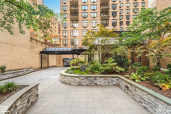 Rented by Brown Harris Stevens | media 13