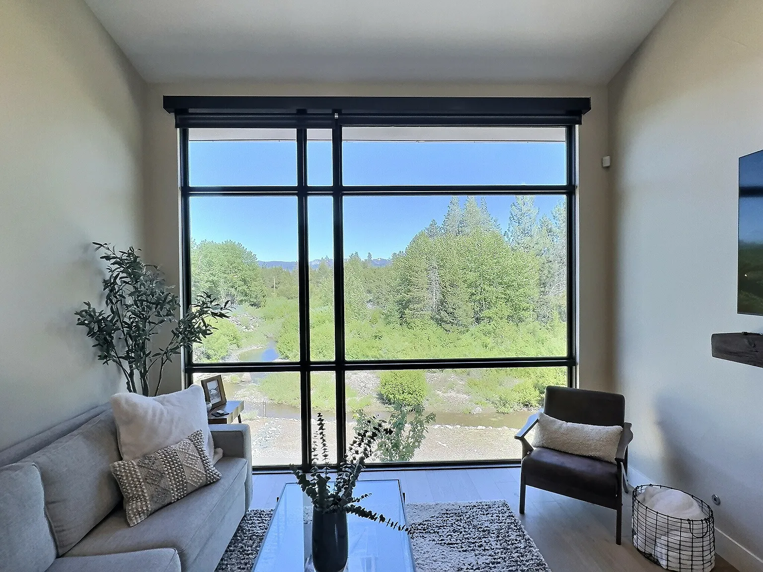 3 bed, 1925 sqft, $5,500 — Photo 4