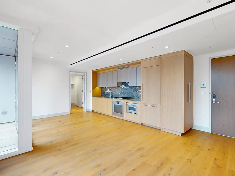 101 W 14th St #9A — Photo 3