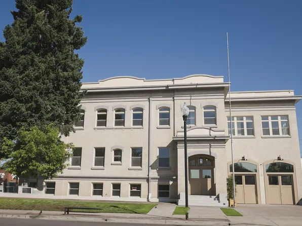 550 N 1st St, Woodburn, OR 97071