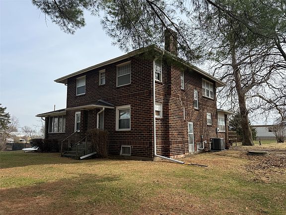 2nd image of 1706 W Summit St
