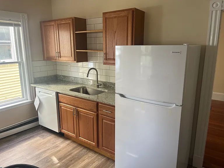 204 Pearl St #4 — Photo 1