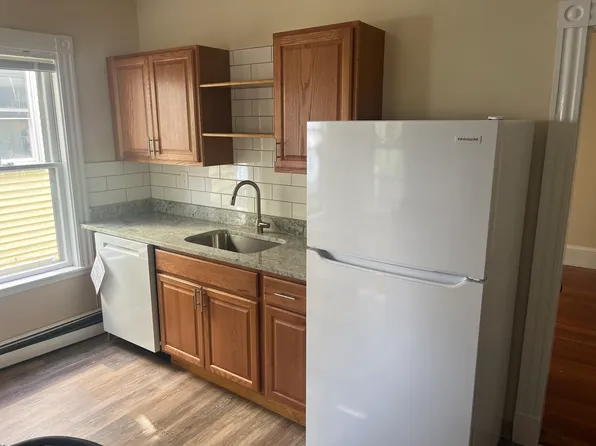 204 Pearl St APT 4, Somerville, MA 02145