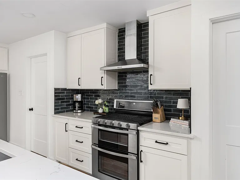8704 Clarewood Dr — Photo 25
