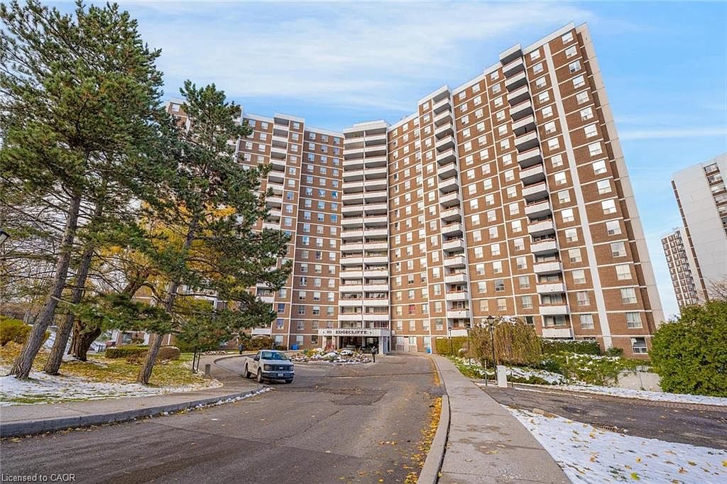 10 Edgecliff Golfway #206