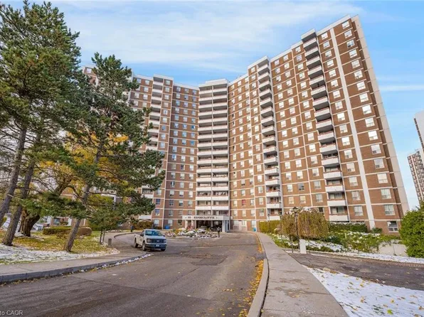 10 Edgecliff Golfway #206, Toronto, ON M3C 3A3