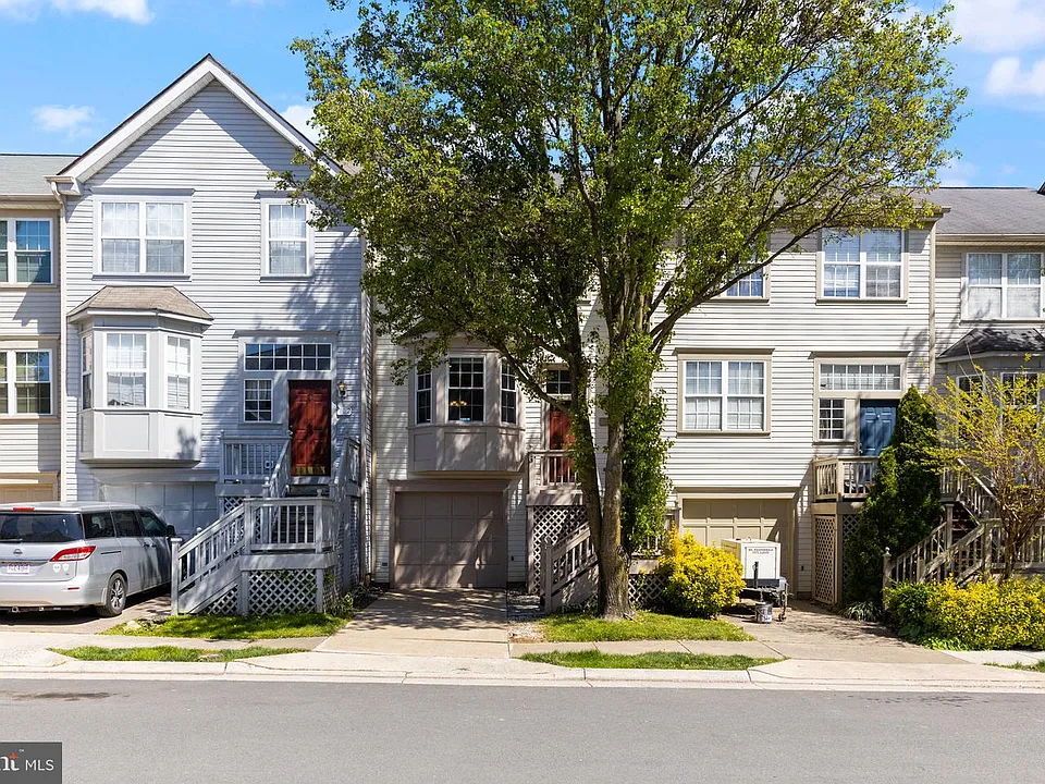 104 Frazer Dr