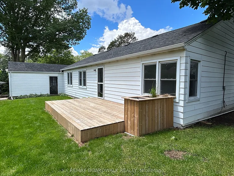 15 Butterfield Pl — Photo 2
