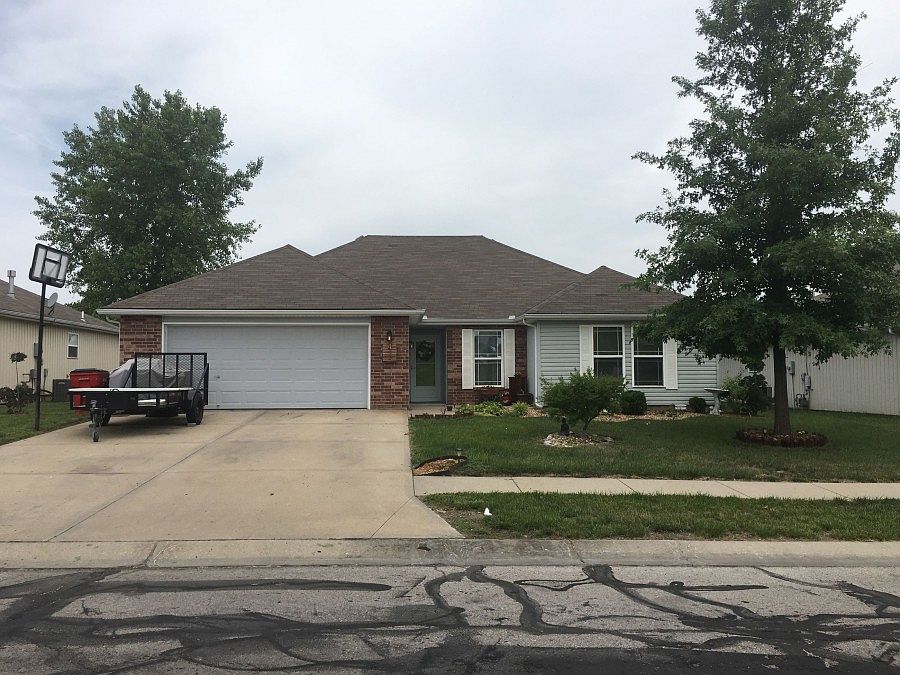 1st image of 426 SW Graystone Dr