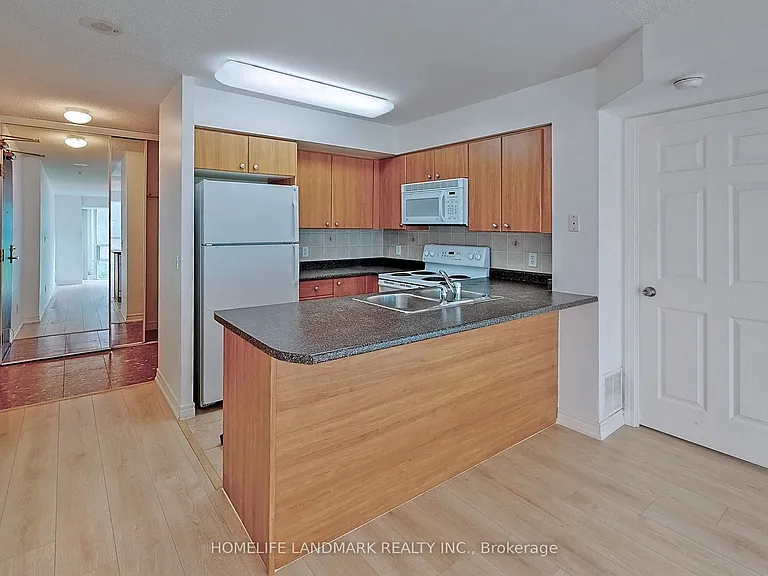 30 Grand Trunk Cres #901 — Photo 12