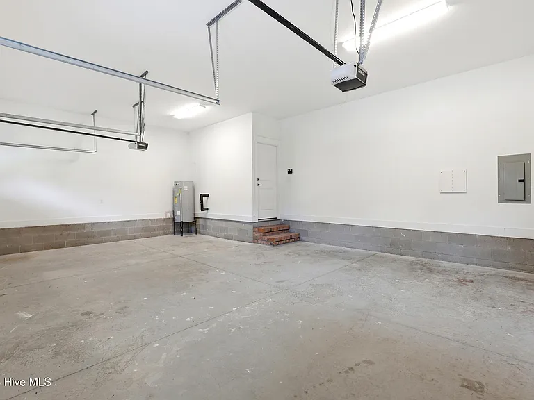 213 Myrtle Ave — Photo 46