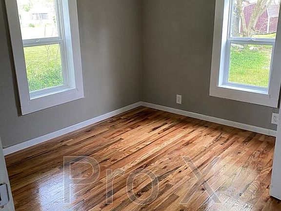 3rd image of 605 N Hall St