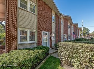 628 Hibbard Rd, Wilmette, IL 60091