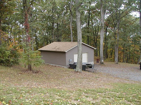Detached garage