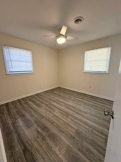 3 bed, 1056 sqft, $2,000 — Photo 2