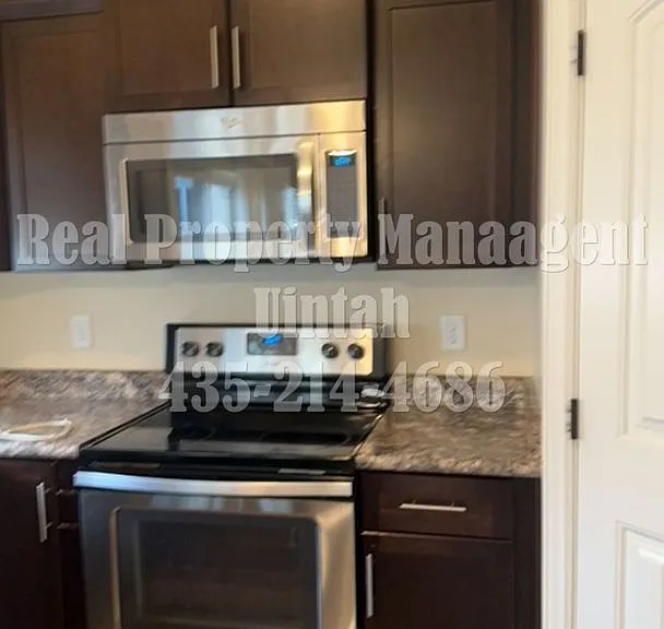 428 E Gray Fox Ln — Photo 4