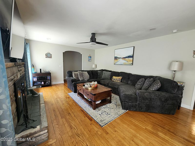 5th image of 1 Laurel Road