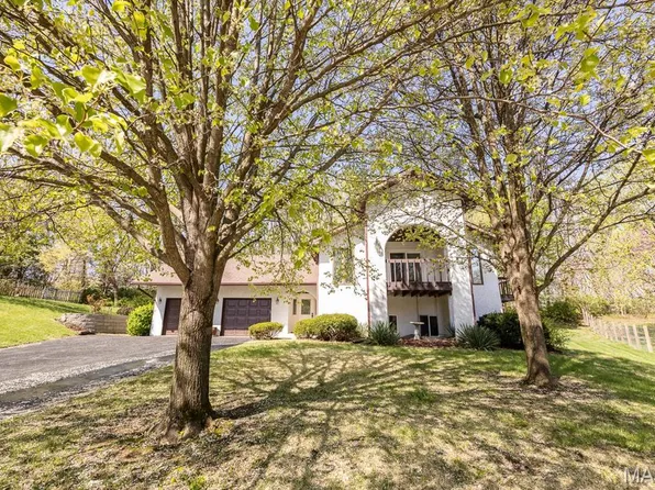 11 Robin Ln, Collinsville, IL 62234