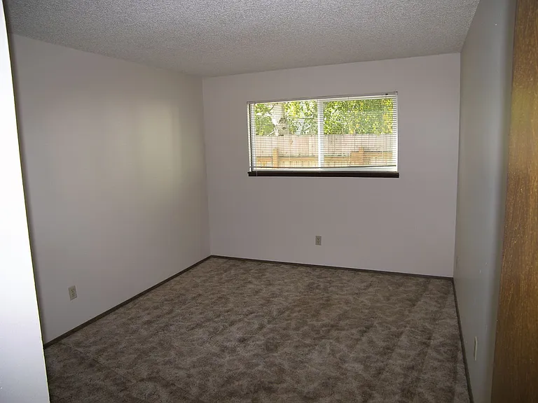 3725-51 SE 54th Ave — Photo 8