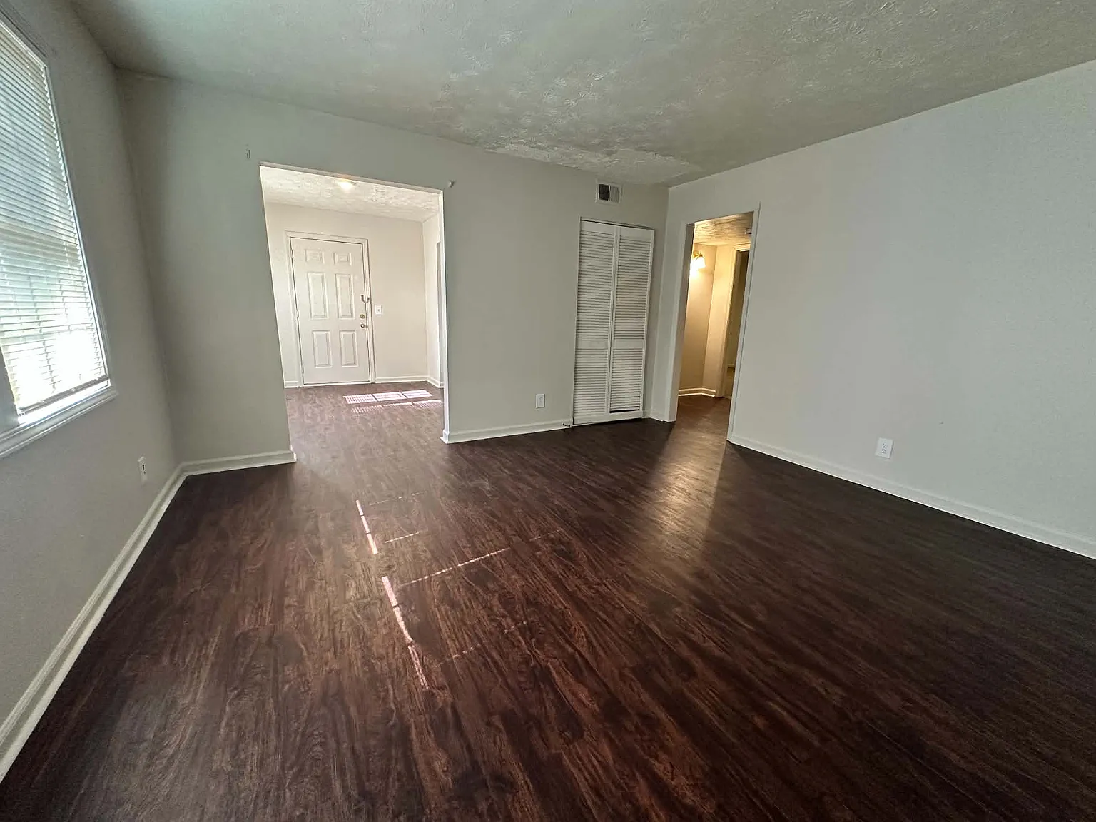 2 bed, $1,100 — Photo 2