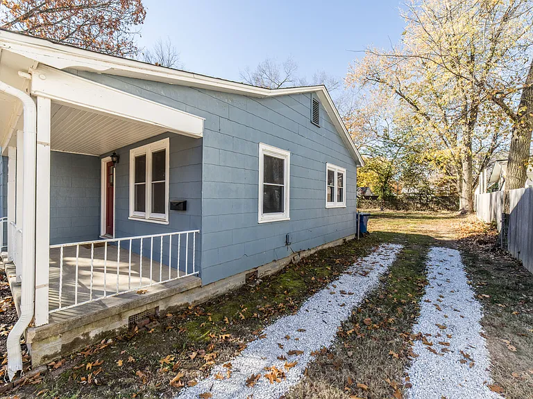 717 NW A St — Photo 18