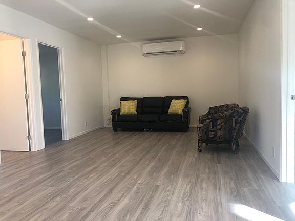 5th image of 8729 N Ventura Ave #3