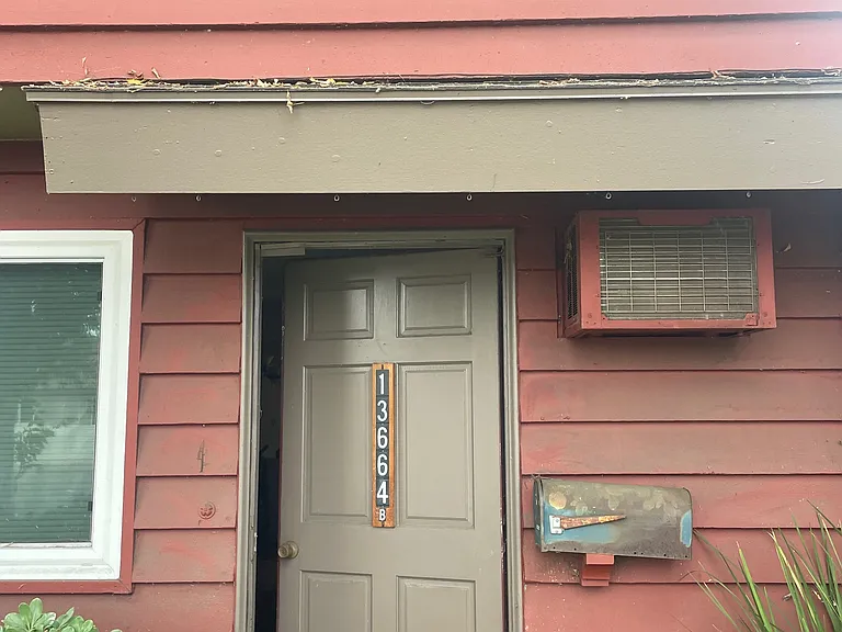 Red Hill Ave — Photo 2
