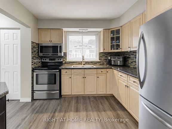 5th image of 204 Holborn Dr