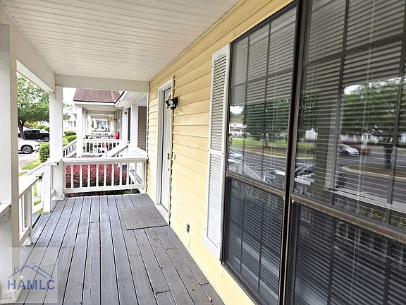 3rd image of 912 Pineland Ave APT 20