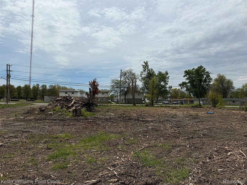 22477 Fifteen Mile Rd, photo 24